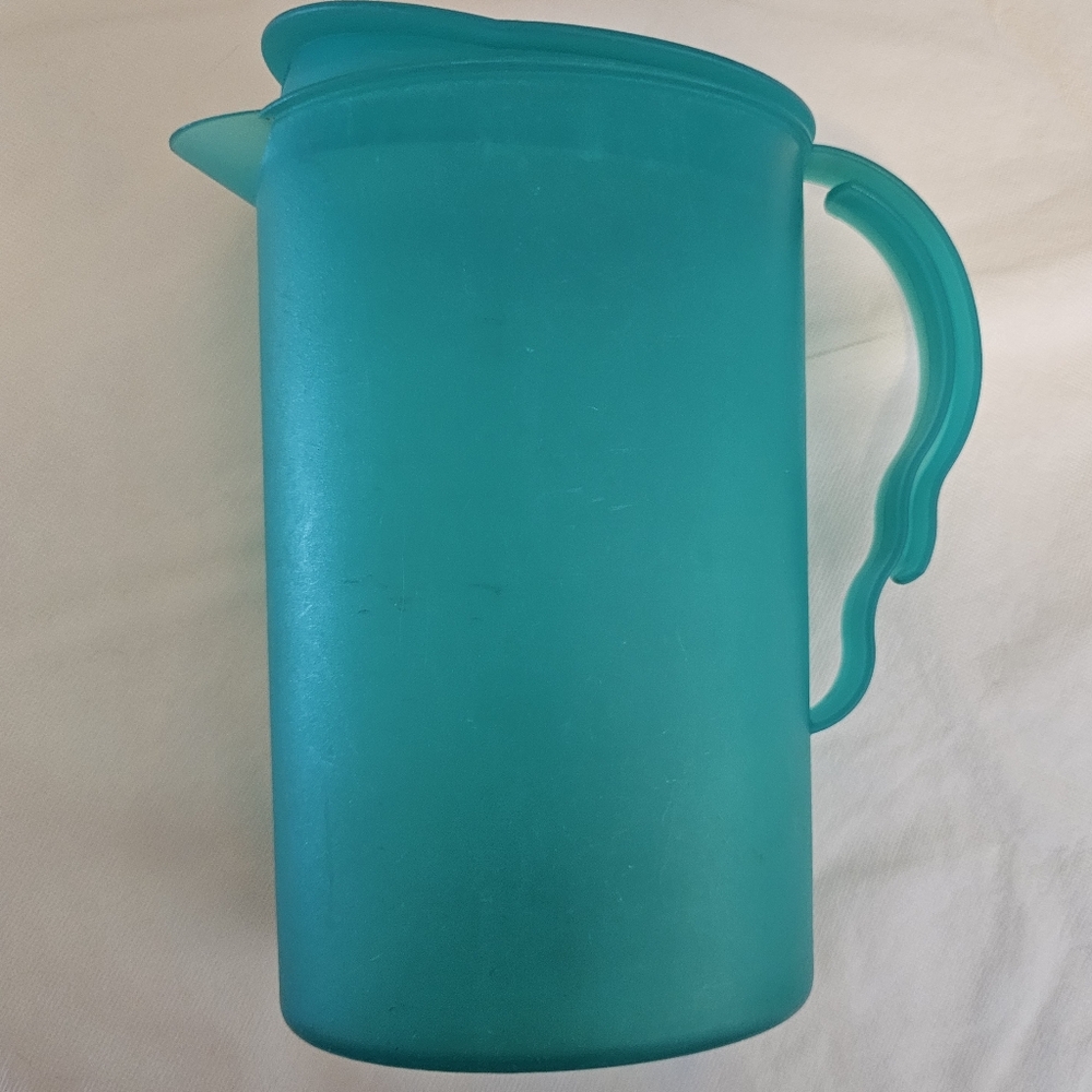 Tupperware Slimline Impressions 2 Qt. Pitcher Teal Green Vintage